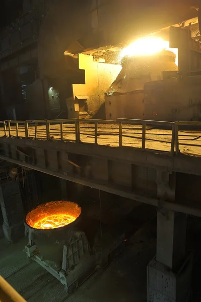 Horký kov v továrně — Stock fotografie