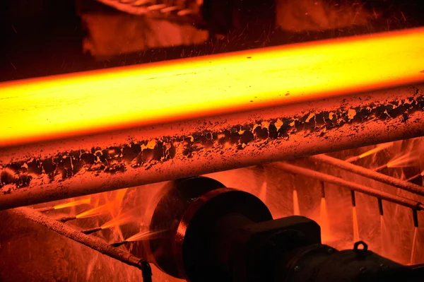 Metal quente na fábrica — Fotografia de Stock
