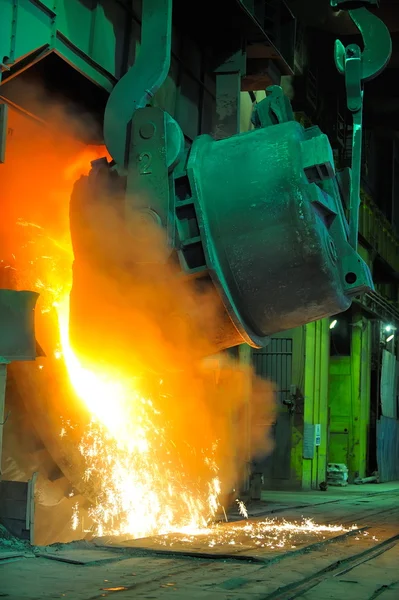Forró fém gyárban — Stock Fotó