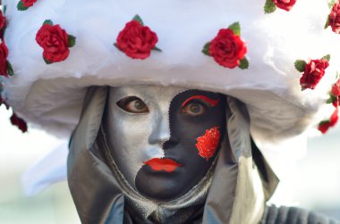 Venedik Karnavalı renkli sanatsal maskeler