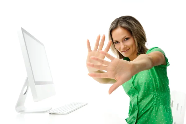 Beautiful young woman in front of the computer — Stock Photo, Image