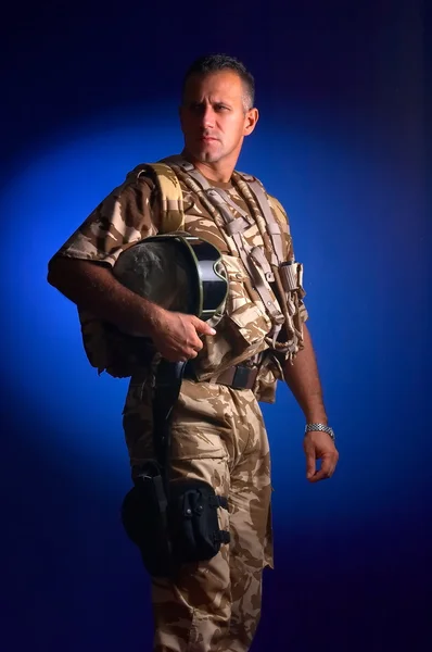 Askeri üniformalı genç adam. — Stok fotoğraf