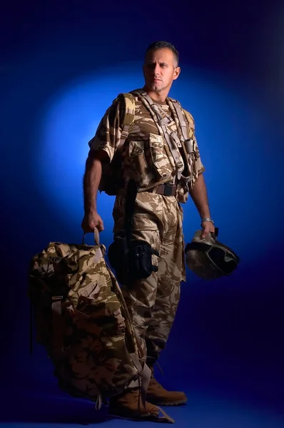 Ung mann i militær uniform – stockfoto