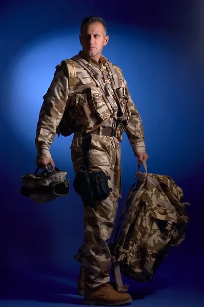 Ung mann i militær uniform – stockfoto