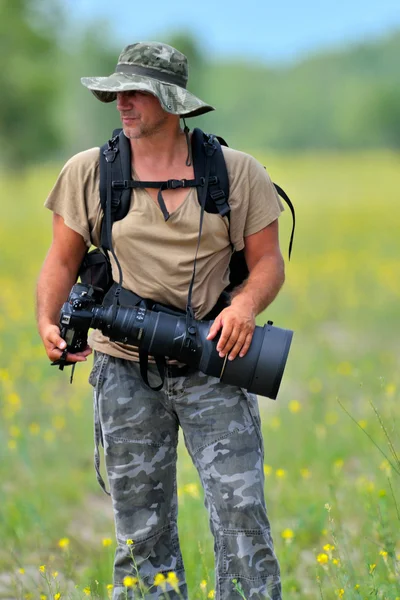 Wildlife fotograaf buiten — Stockfoto