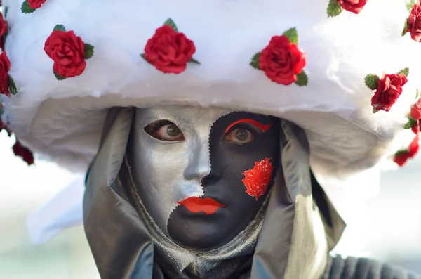 Máscaras artísticas coloridas no Carnaval de Veneza — Fotografia de Stock