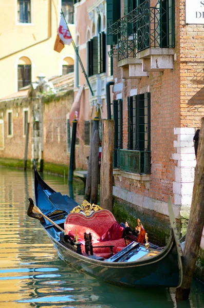 Gondola na vodě — Stock fotografie