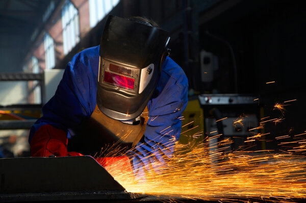 сварщик в действии