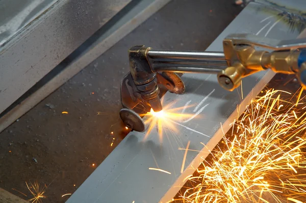 Stroj pro řezání oceli — Stock fotografie