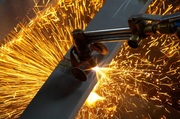 Stroj pro řezání oceli — Stock fotografie
