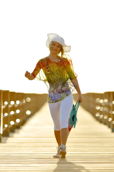 Şnorkel, palet tutan genç kadın — Stok fotoğraf