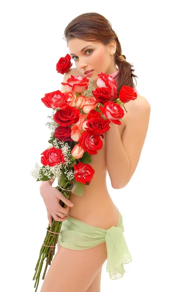 Belle jeune femme avec des roses — Photo