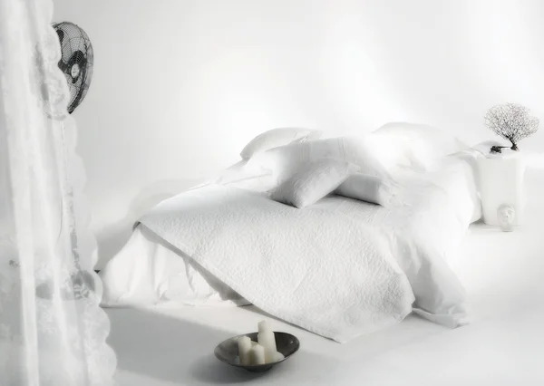 현대 백색 침실 — 스톡 사진