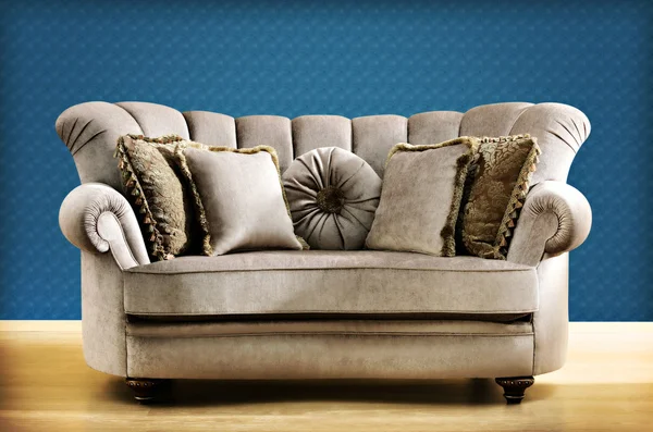 Винтажный диван или диван — стоковое фото