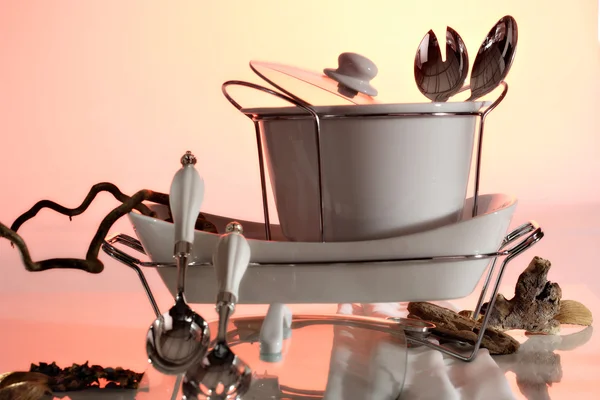 Pratos e utensílios de cozinha — Fotografia de Stock