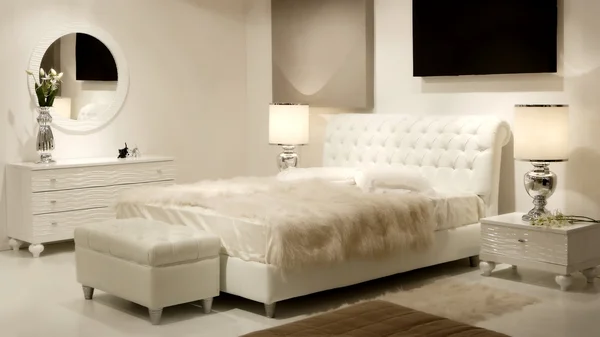Интерьер спальни в стиле модерн — стоковое фото