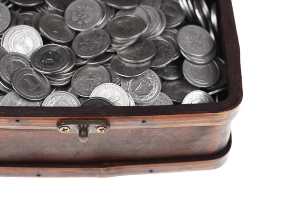 Caixa do tesouro cheia de moedas — Fotografia de Stock