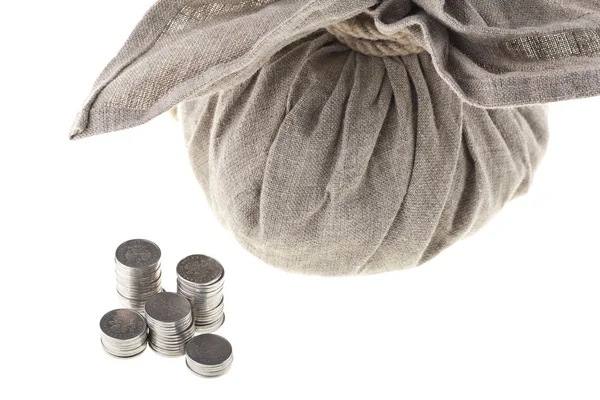 Большая льняная сумка и монеты — стоковое фото