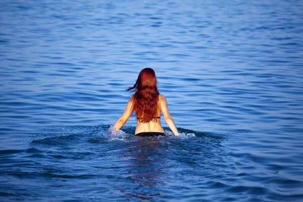 genç kadın rahatlatıcı deniz