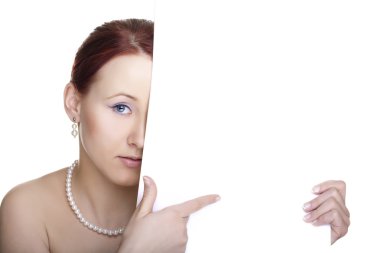 banner'ın genç kadınla