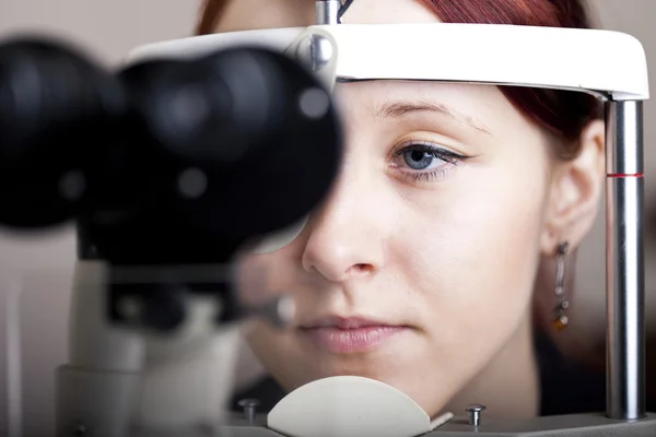 Woman having eye exam — Stock Photo, Image