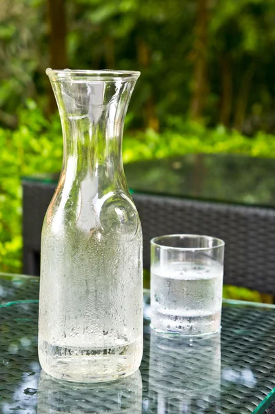 Chiaro Flash acqua fredda e vetro — Foto Stock