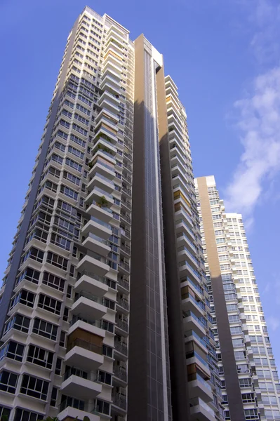 Twin edifícios de apartamentos — Fotografia de Stock