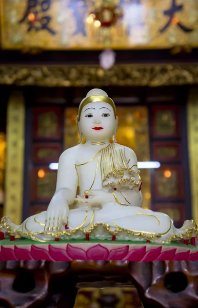 하얀 부처님 — 스톡 사진