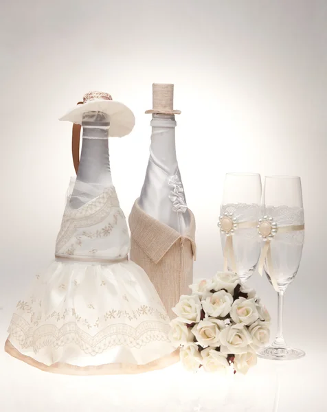 Bottle, decorated as a bride and groom — Stockfoto