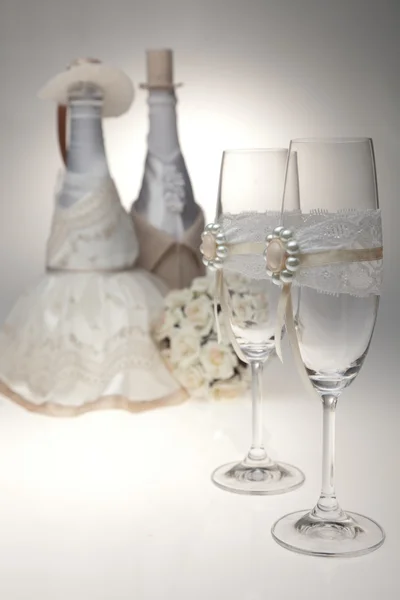 Bouteille, décorée comme mariée et marié — Photo