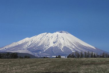 mt.iwate ve mavi gökyüzü