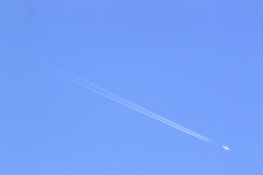 contrail mavi gök