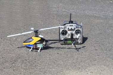 model helikopter