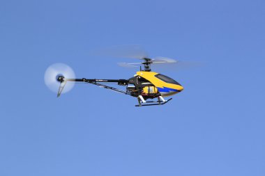 model helikopter