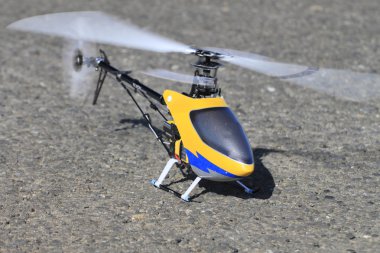 model helikopter