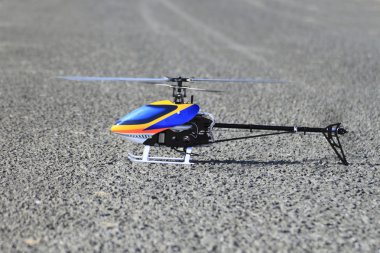 model helikopter