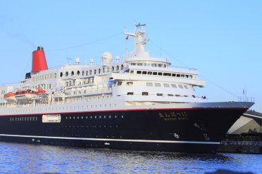 cruise gemi yokohama osanbashi iskelede