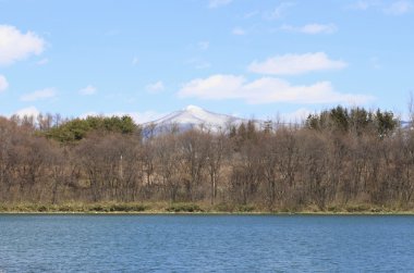 mt.Himekami ve mavi gökyüzü