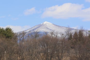 mt.Himekami ve mavi gökyüzü