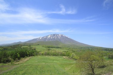 mt.iwate ve mavi gökyüzü