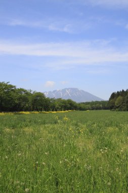 mt.iwate ve mavi gökyüzü