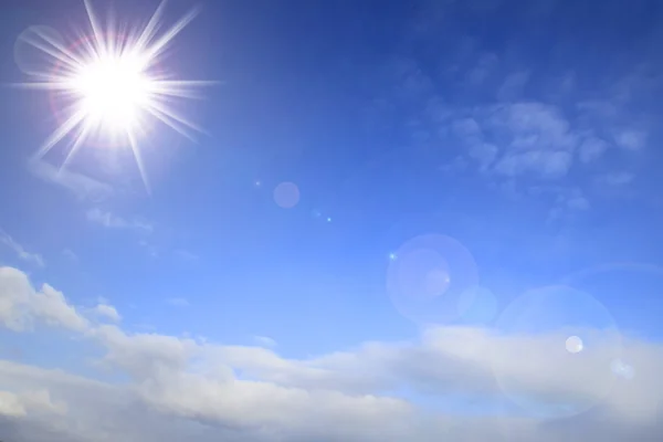 Nube en el cielo azul — Foto de Stock