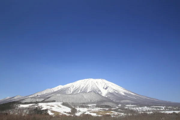 Mt.iwate 对蓝蓝的天空 — 图库照片