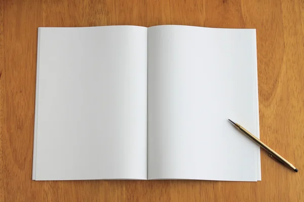 White open notebook and pen — Stock Photo, Image