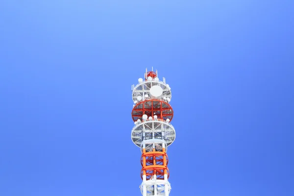 Torre de comunicaciones — Foto de Stock
