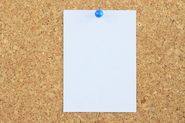 Note paper pined on cork board background — Stock Photo, Image