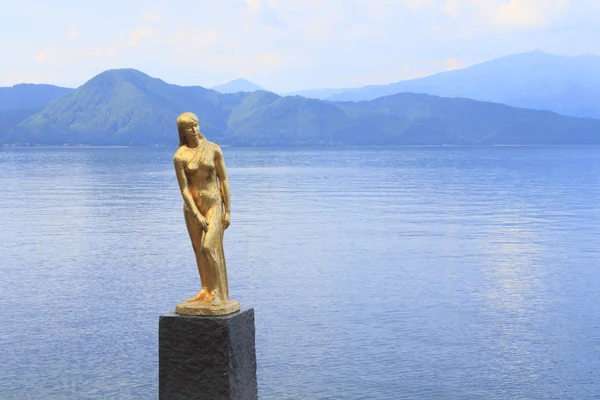 雕像达子在田泽湖 — 图库照片