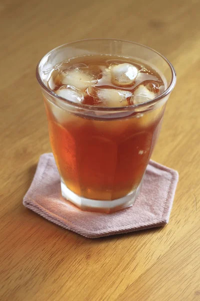 Studené sklenice ledového čaje s ledem — Stock fotografie