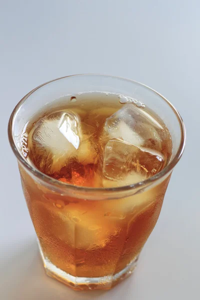 Холодный стакан чая со льдом — стоковое фото