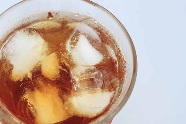 Cold glass of iced tea with ice — Stock Photo, Image